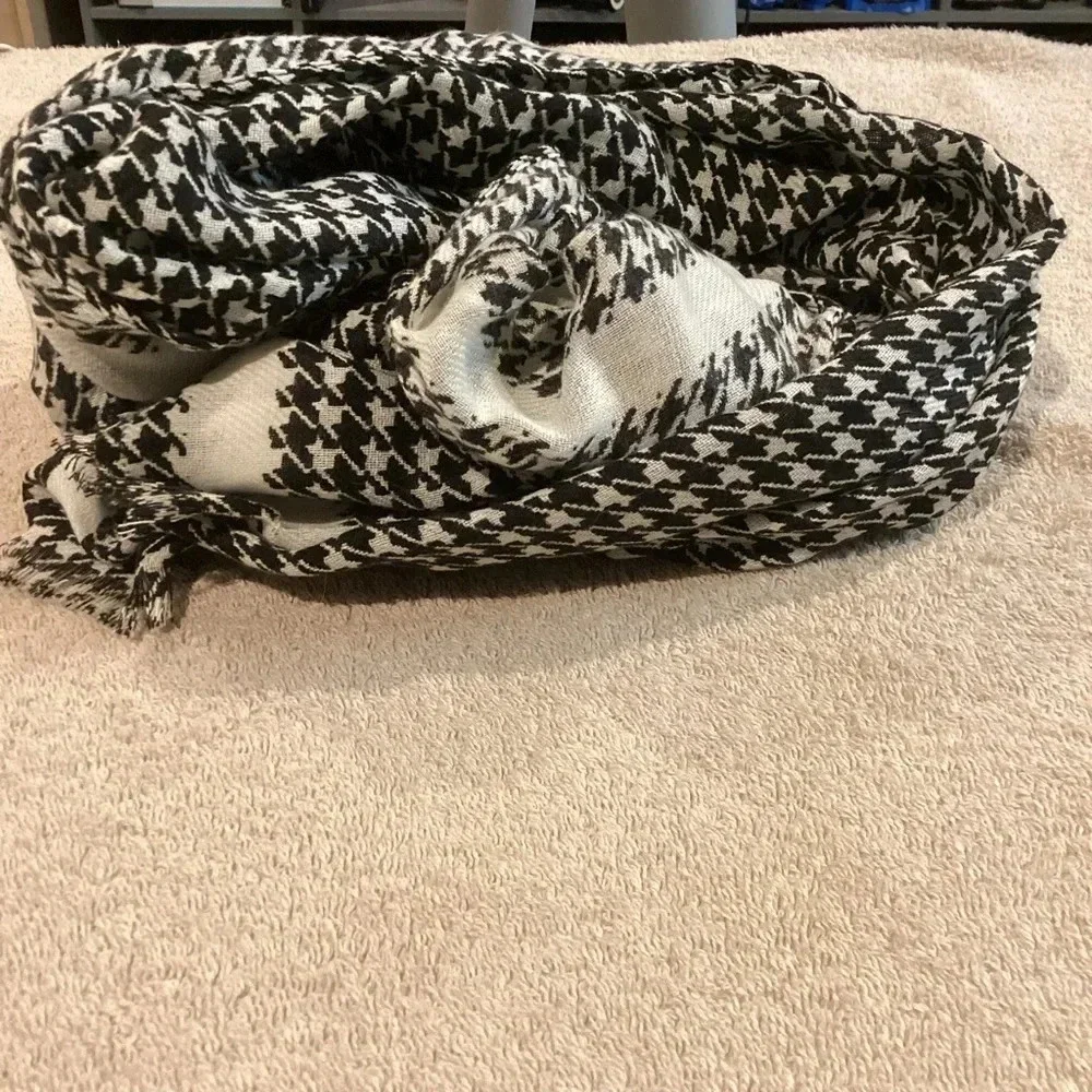 Lands End houndstooth scarf